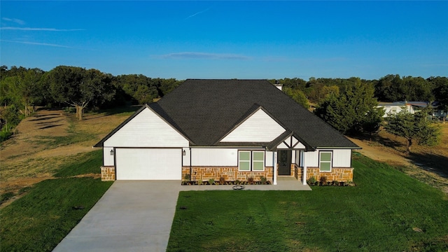 view of front of property featuring a front lawn, a porch, and a garage