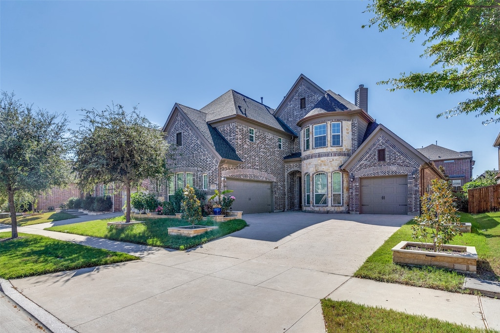 view of front facade featuring a garage and a front yard