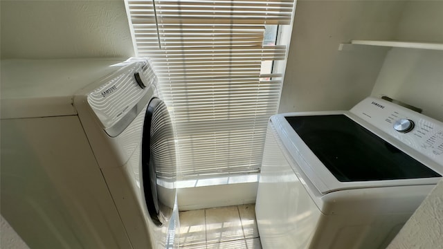 laundry area featuring washer / dryer