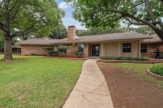 single story home with a front lawn