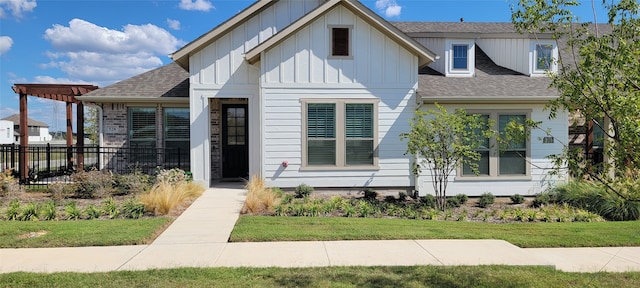 view of front of home with a front yard