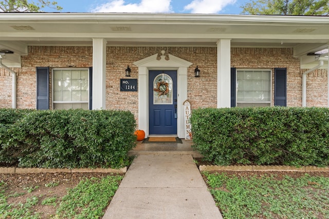 entrance to property featuring a porch