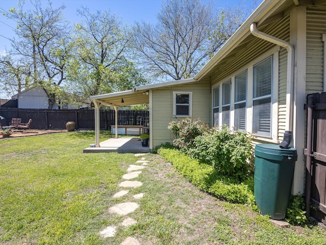 view of yard featuring a patio area