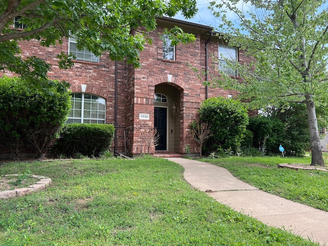 view of front of house with a front lawn