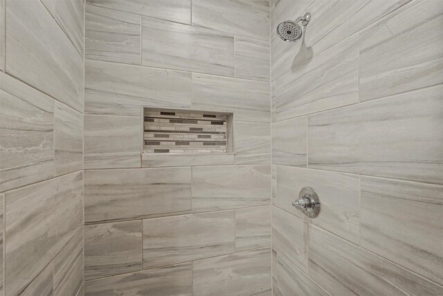 room details featuring a tile shower