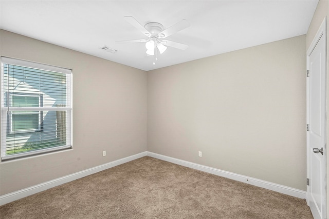 carpeted empty room featuring ceiling fan