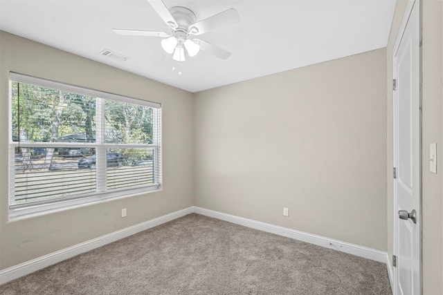 unfurnished room featuring ceiling fan and light colored carpet