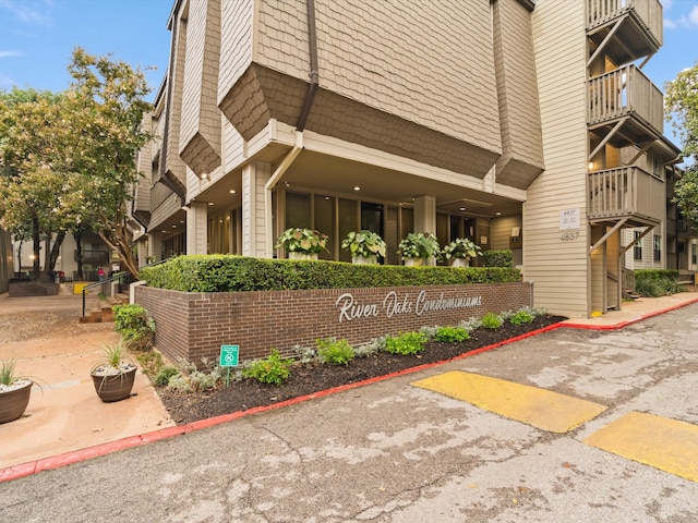 Listing photo 2 for 4859 Cedar Springs Rd Unit 139, Dallas TX 75219