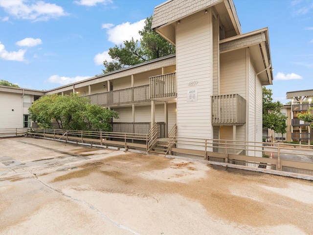 Listing photo 3 for 4859 Cedar Springs Rd Unit 139, Dallas TX 75219