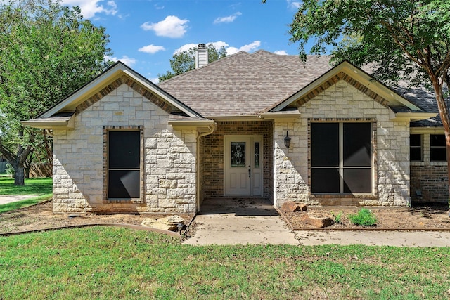 view of front of home with a front lawn