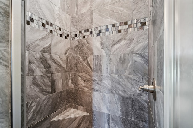 bathroom featuring tiled shower