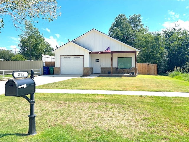 view of front of house featuring a garage and a front yard