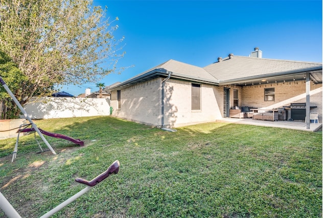 view of yard with a patio area