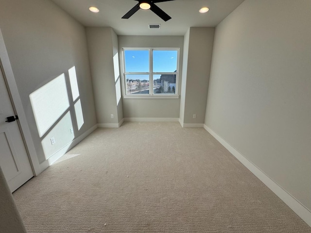 carpeted empty room featuring ceiling fan