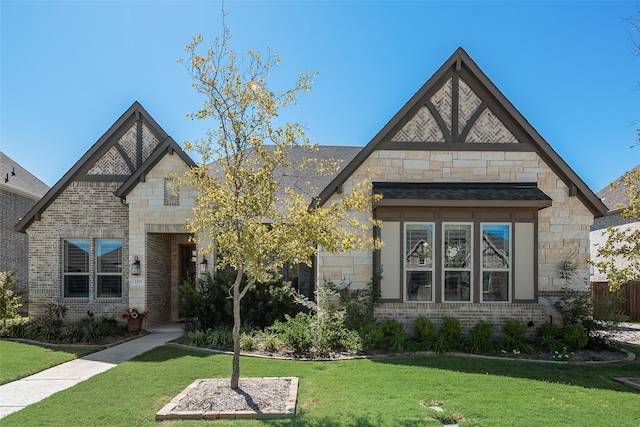 view of front of house featuring a front yard