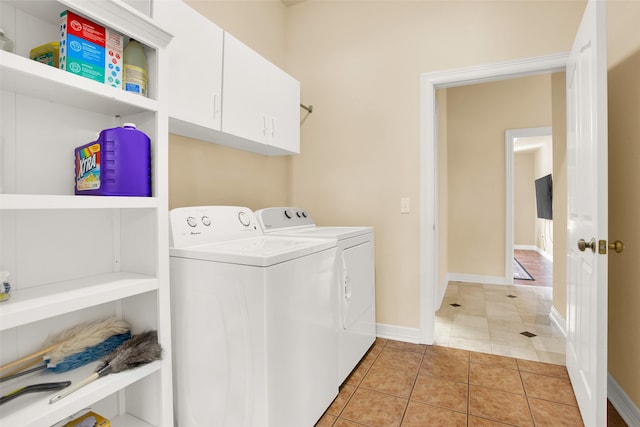 laundry area featuring cabinets, independent washer and dryer, and light tile patterned flooring