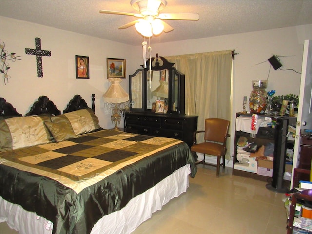 bedroom featuring ceiling fan and a textured ceiling