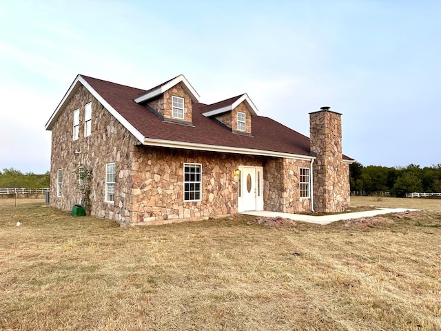 view of front of house with a front yard