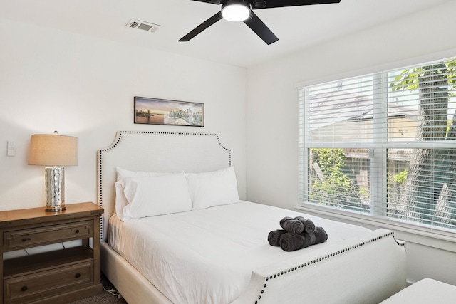 bedroom with ceiling fan