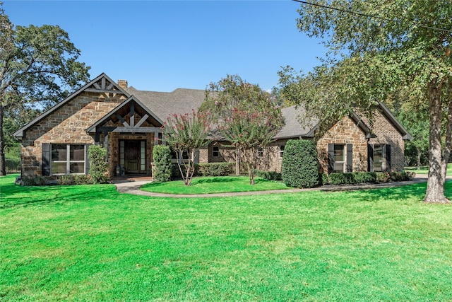 view of front of property with a front yard