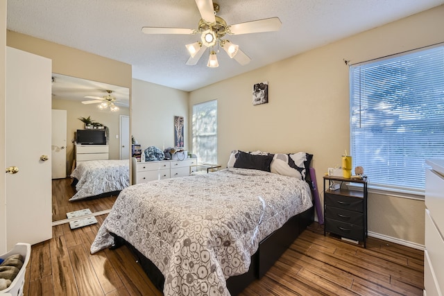 bedroom featuring a textured ceiling, hardwood / wood-style floors, and ceiling fan