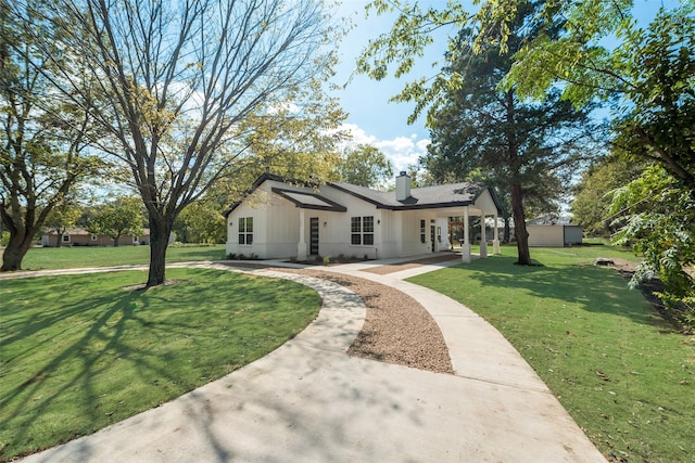 ranch-style house featuring a front yard