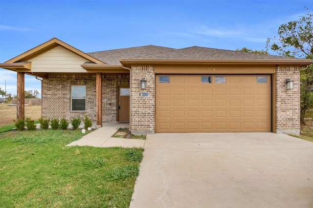 view of front of house featuring a garage and a front yard