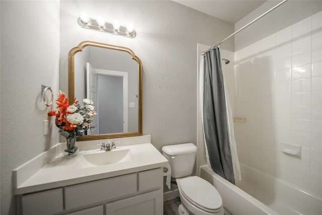 full bathroom with shower / bath combo with shower curtain, vanity, and toilet