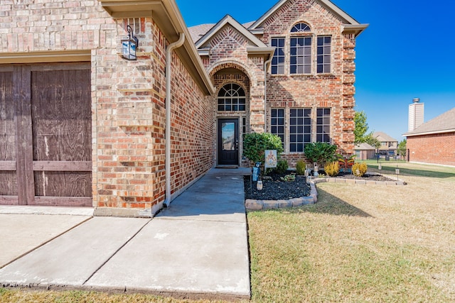 view of front of home with a front lawn