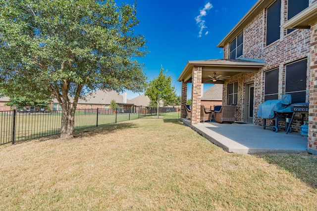 view of yard featuring a patio and ceiling fan