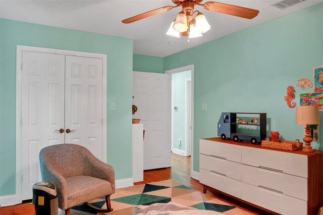 13823 Llano Dr, Weatherford, TX 76087 - living area featuring ceiling fan, baseboards, and light wood-style flooring