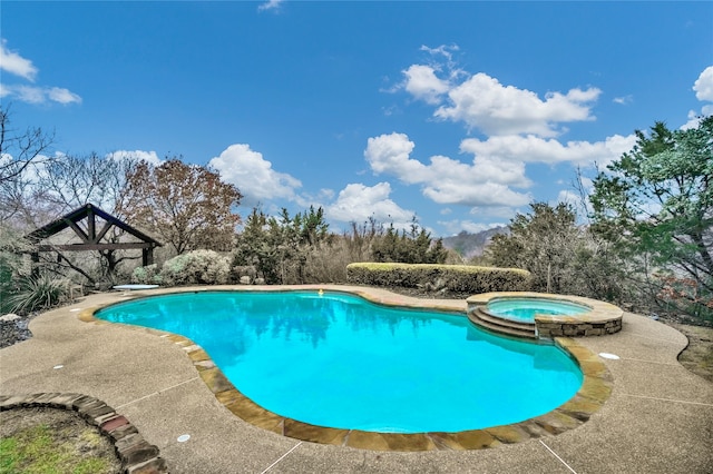 13823 Llano Dr, Weatherford, TX 76087 - view of pool featuring a diving board and a pool with connected hot tub
