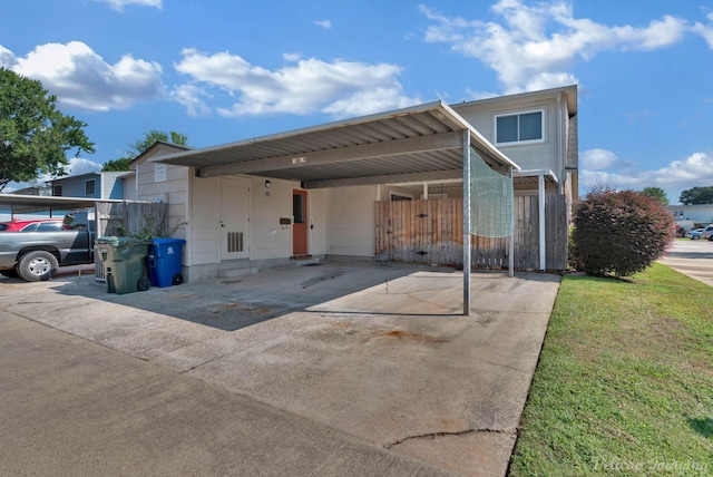 view of front of house featuring a front yard and a carport