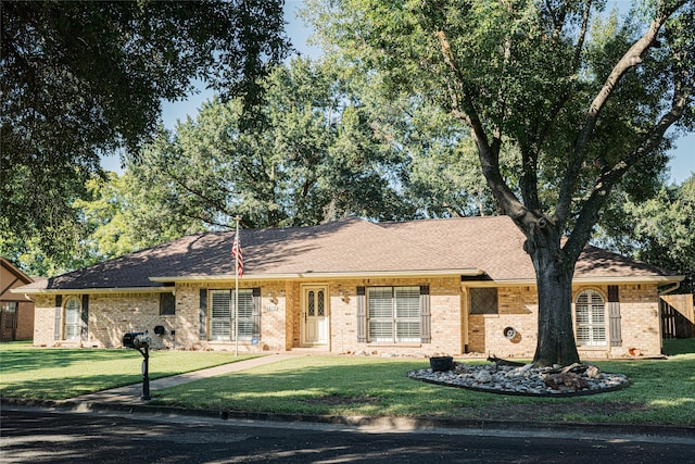 single story home with a front yard