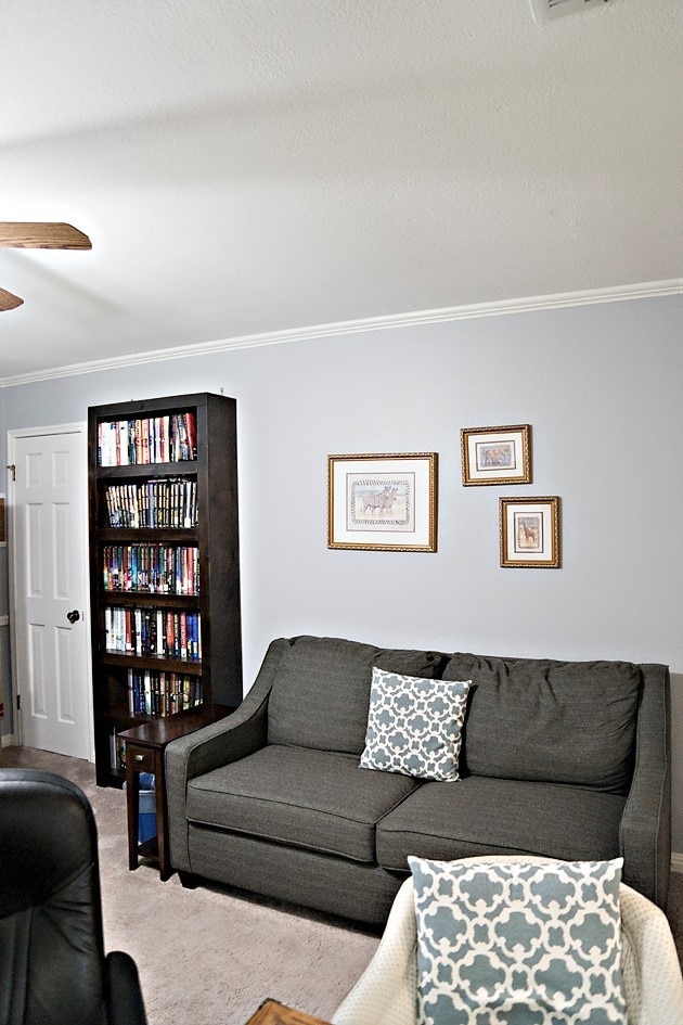 living room featuring ornamental molding, ceiling fan, and light colored carpet