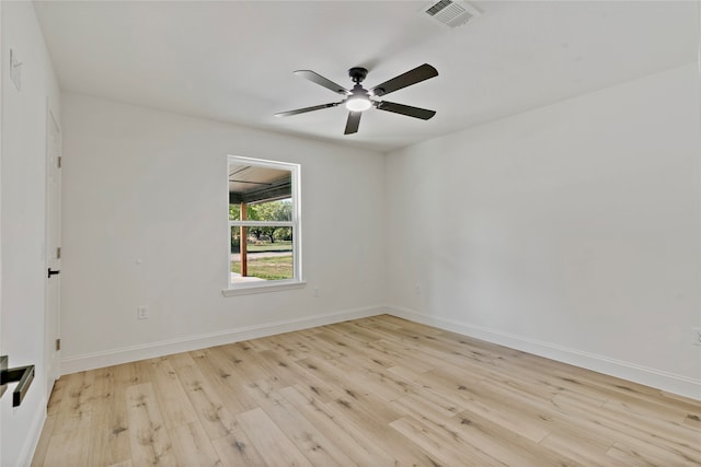 empty room featuring light hardwood / wood-style floors and ceiling fan