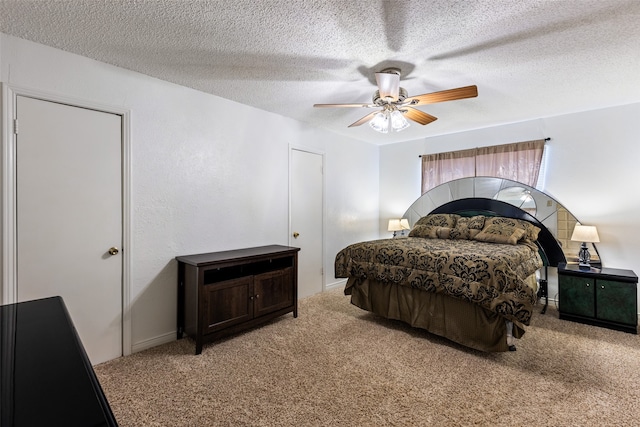 bedroom with carpet floors, a textured ceiling, and ceiling fan