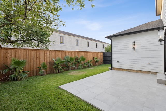 view of yard featuring a patio