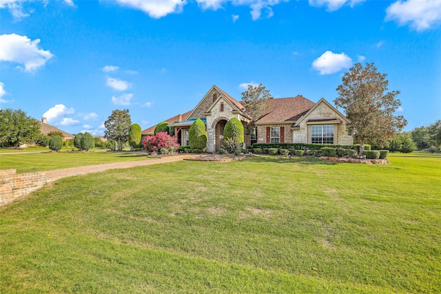 view of front of house featuring a front yard