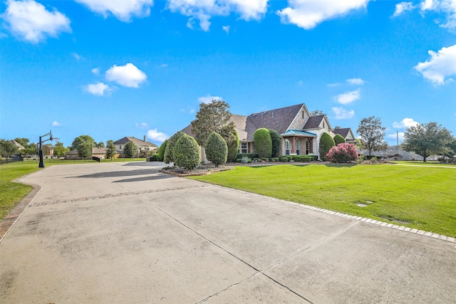 view of front facade with a front yard