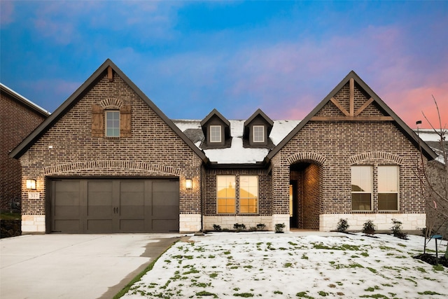 view of front facade featuring a garage