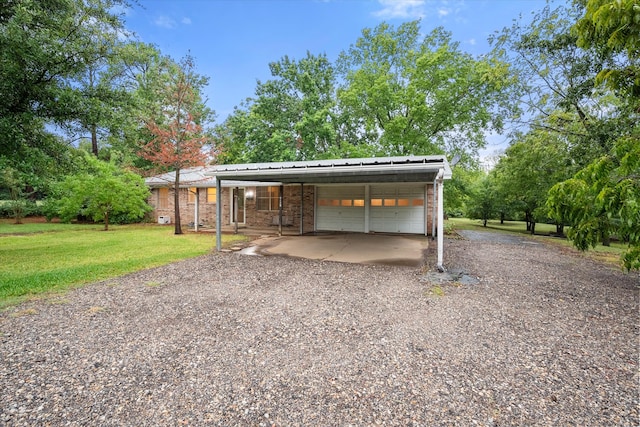 view of front of house featuring a front lawn, a carport, and a garage