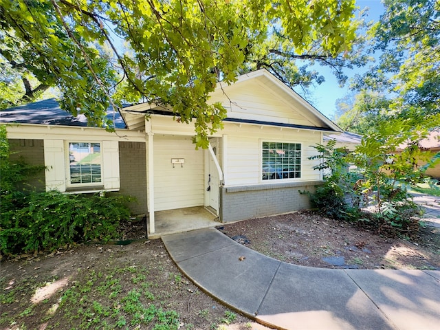 view of front of property