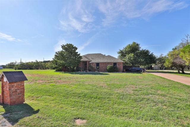 view of front of property with a front yard