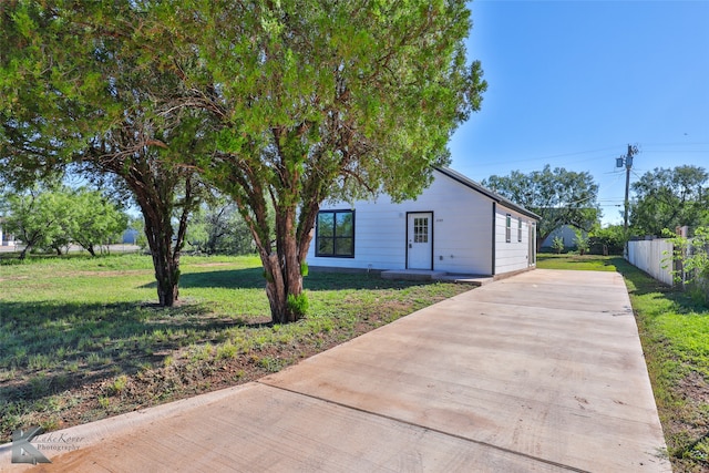 view of front of home with a front lawn