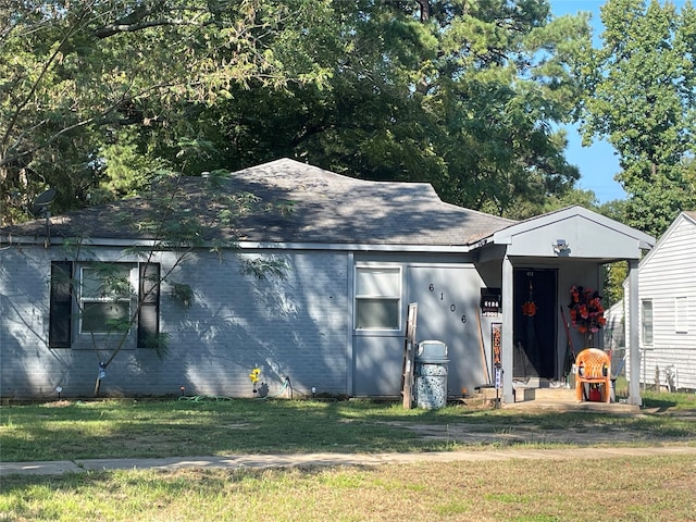 view of front of home with a front yard