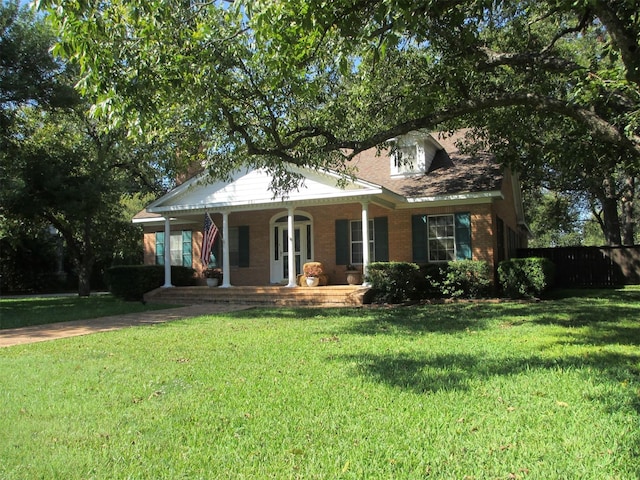 401 Craig St, Hillsboro, TX 76645 - view of front of property featuring brick siding, a porch, and a front yard