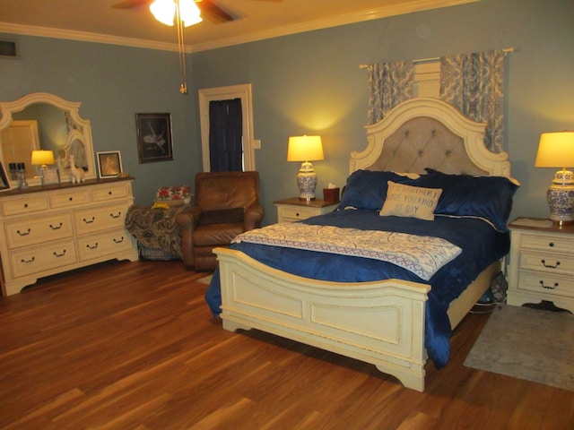 401 Craig St, Hillsboro, TX 76645 - bedroom with dark wood finished floors, crown molding, a ceiling fan, and visible vents