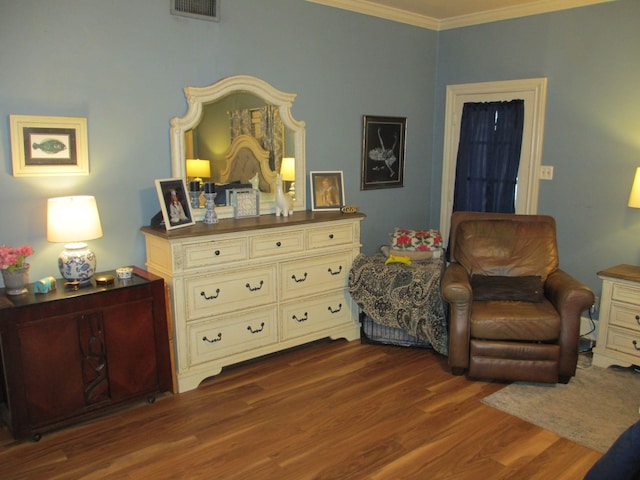401 Craig St, Hillsboro, TX 76645 - living area featuring visible vents, dark wood-style floors, and ornamental molding