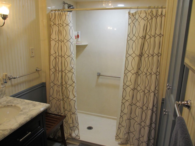 401 Craig St, Hillsboro, TX 76645 - bathroom with a shower with curtain and vanity
